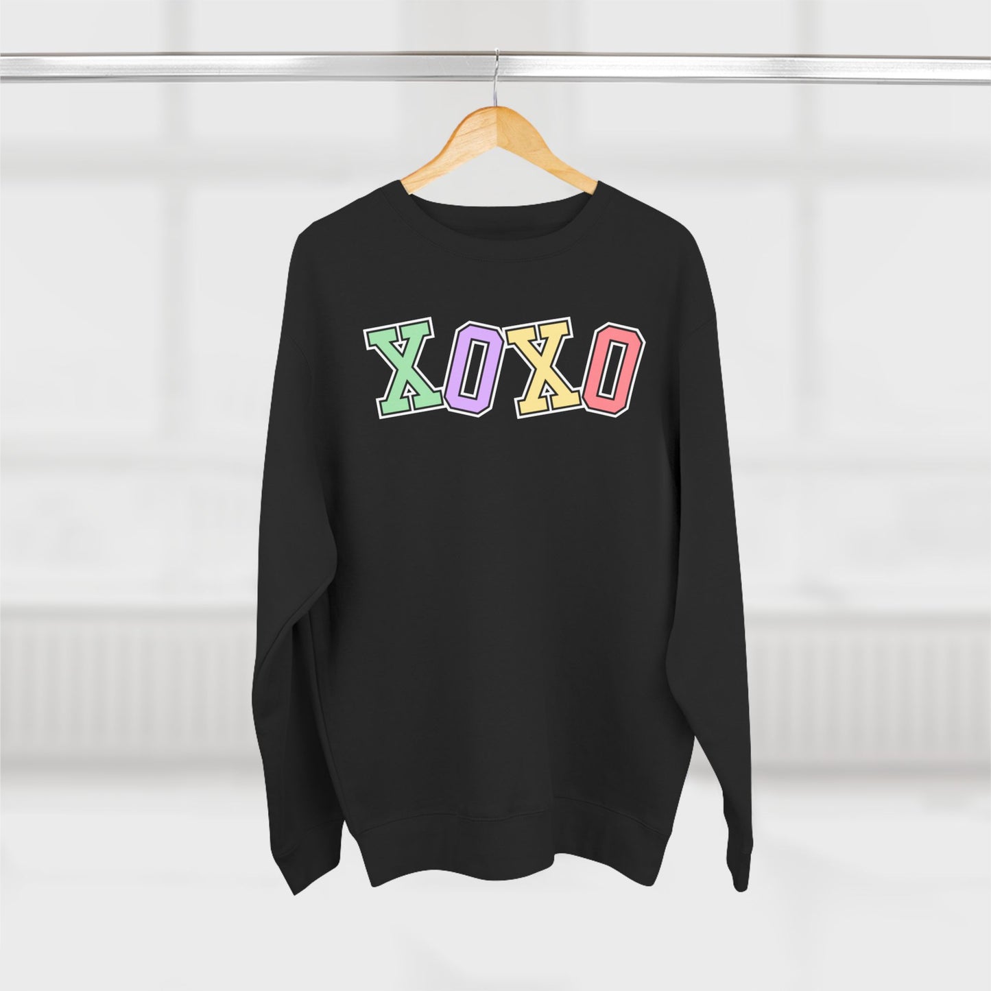 Women's Valentine's Day Graphic Sweatshirt – 'XOXO' Cute and Cozy Pullover – Romantic Holiday Outfit, Perfect Gift for Her