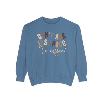 "Cozy Comfort Colors Women's Sweatshirt - 'Don't Ask Just Pour The Coffee!' | Humorous and Trendy Pullover for Coffee Enthusiasts"