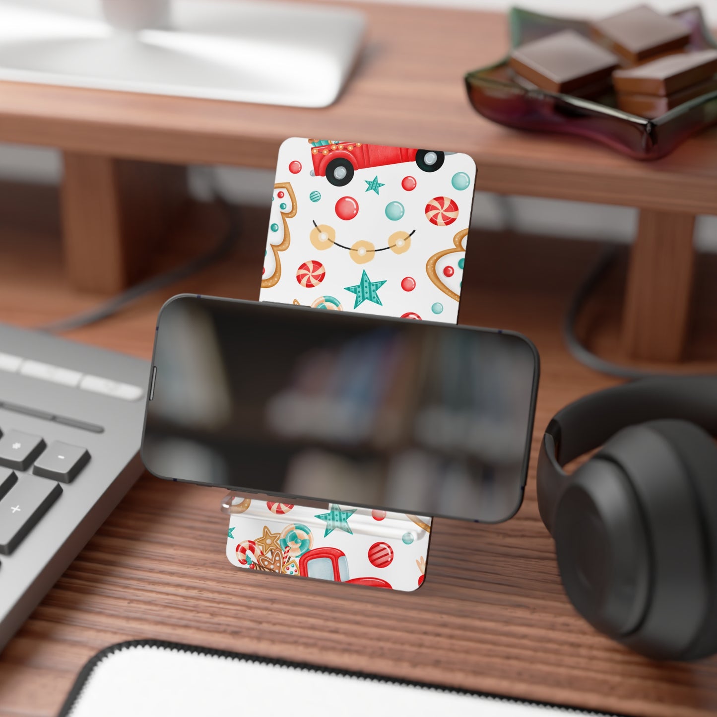 Mobile Display Stand for iPhone – Festive Christmas Truck Design | Perfect Holiday Stocking Stuffer